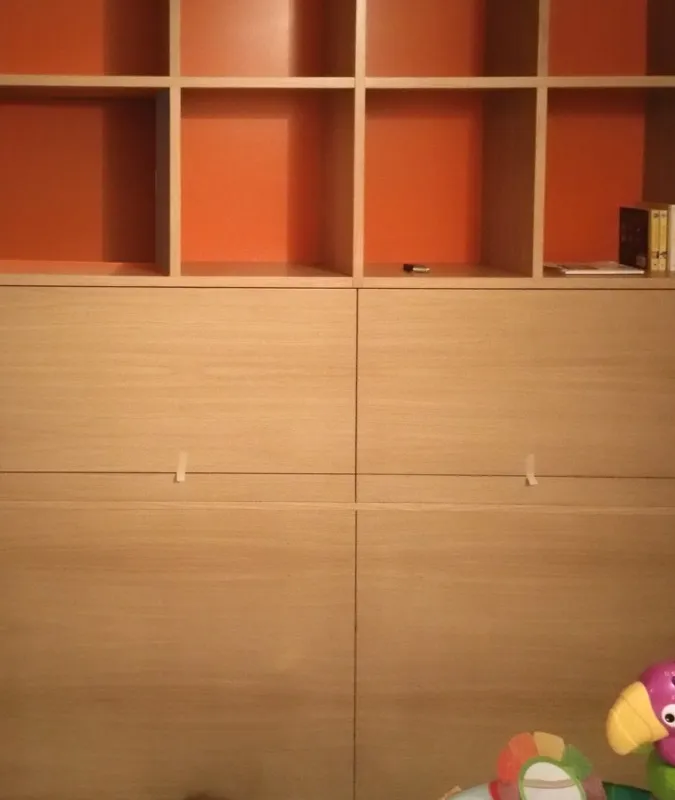 Διαχωριστικό χώρου με βιβλιοθήκη