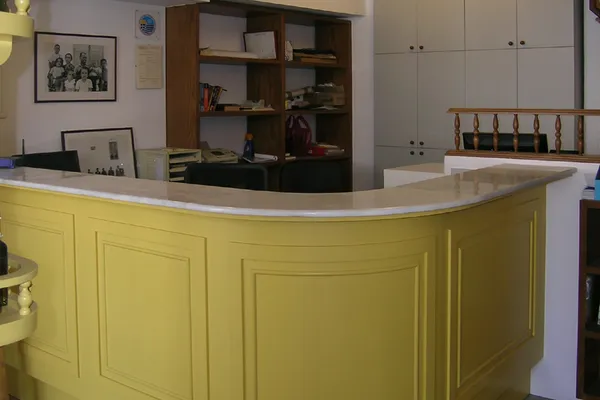 Επαγγελματικα επιπλα