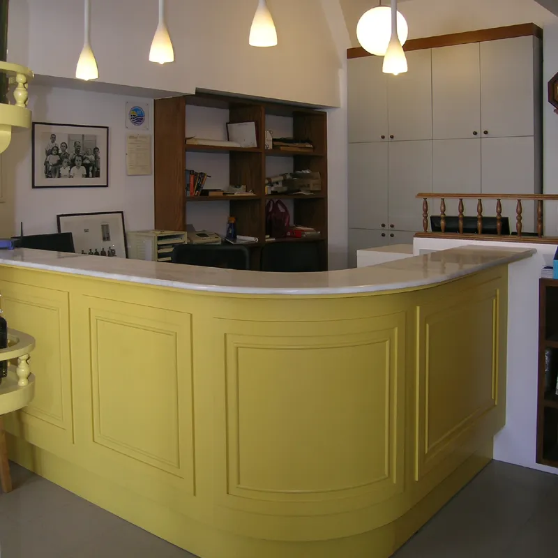 Επαγγελματικα επιπλα