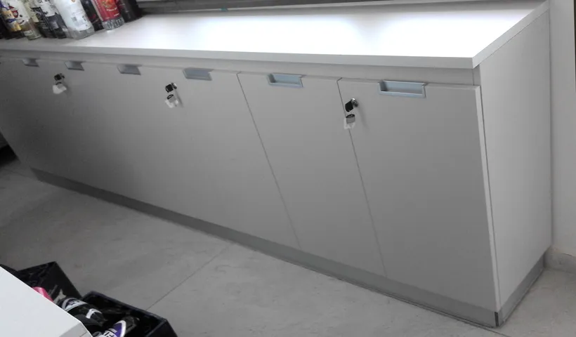 Αποθηκευτικα ντουλάπια για επαγγελματικό χώρο