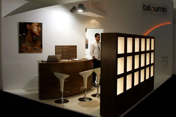 Βιτρίνες προβολής κοσμημάτων σε εκθεσιακό χώρο .Γερμανία. 