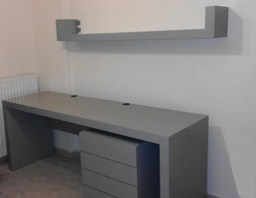 Γραφείο με ράφι και τροχηλάτη συρταρίερα