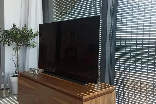 έπιπλο τηλεόρασης